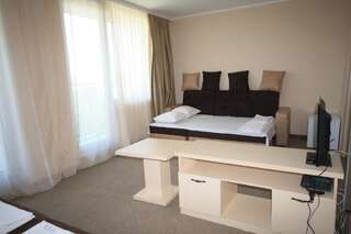 Отель Kamenec Hotel Несебр Полулюкс с балконом (2 взрослых + 2 детей)-21